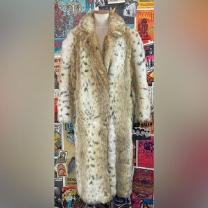 Faux Lynx / Bobcat fur coat. Luxurious, high quality, vintage showstopper!